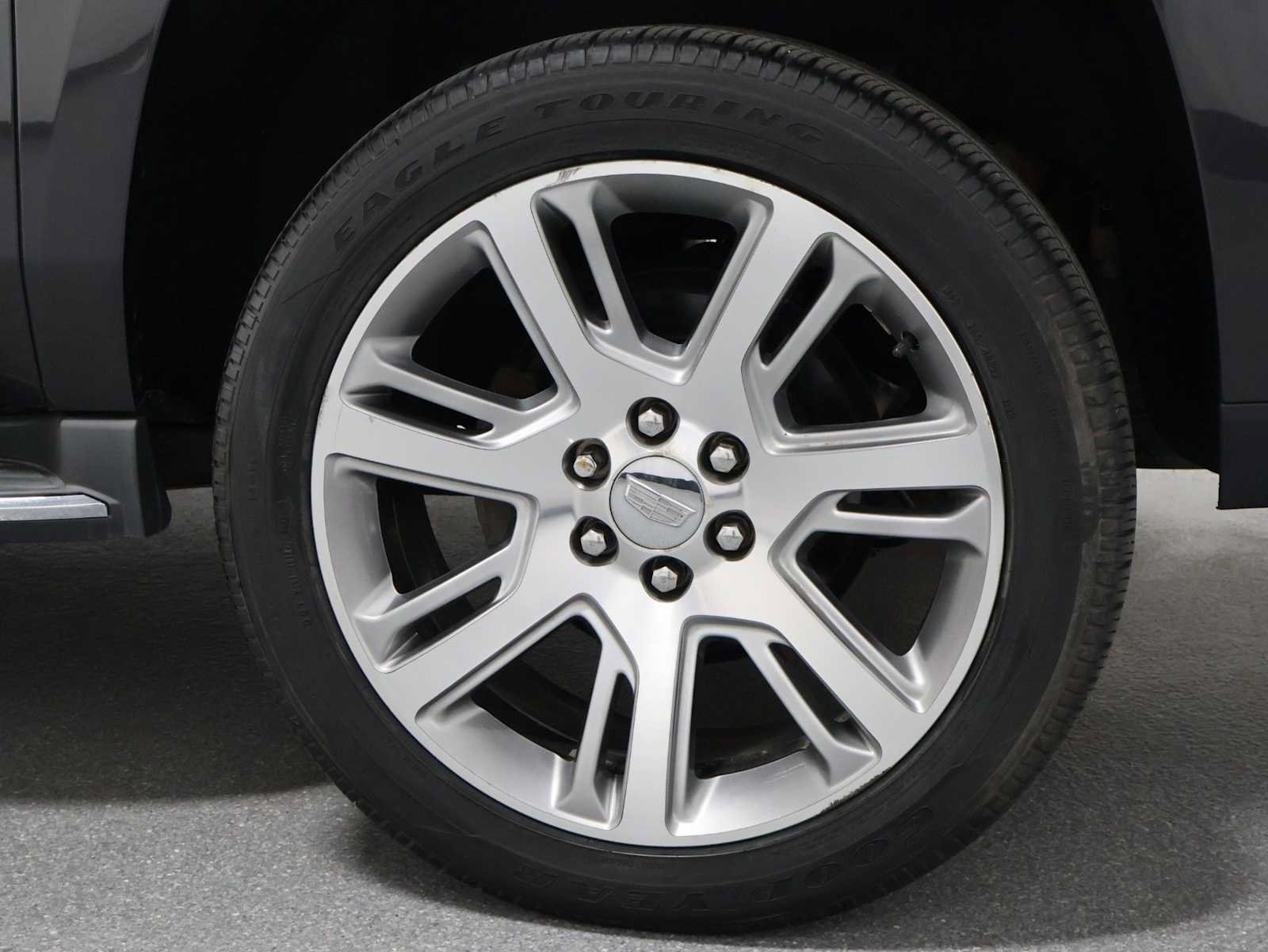 Used 2016 Cadillac Escalade ESV Luxury AWD/4WD image 37