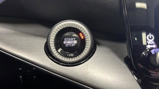 Used 2024 Jeep Wagoneer L Series II w/ Convenience Group I image 28