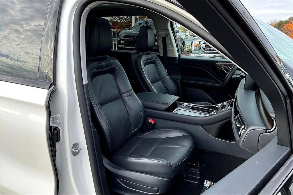 Used 2025 Lincoln Aviator Reserve w/ Jet Appearance Package AWD/4WD image 7
