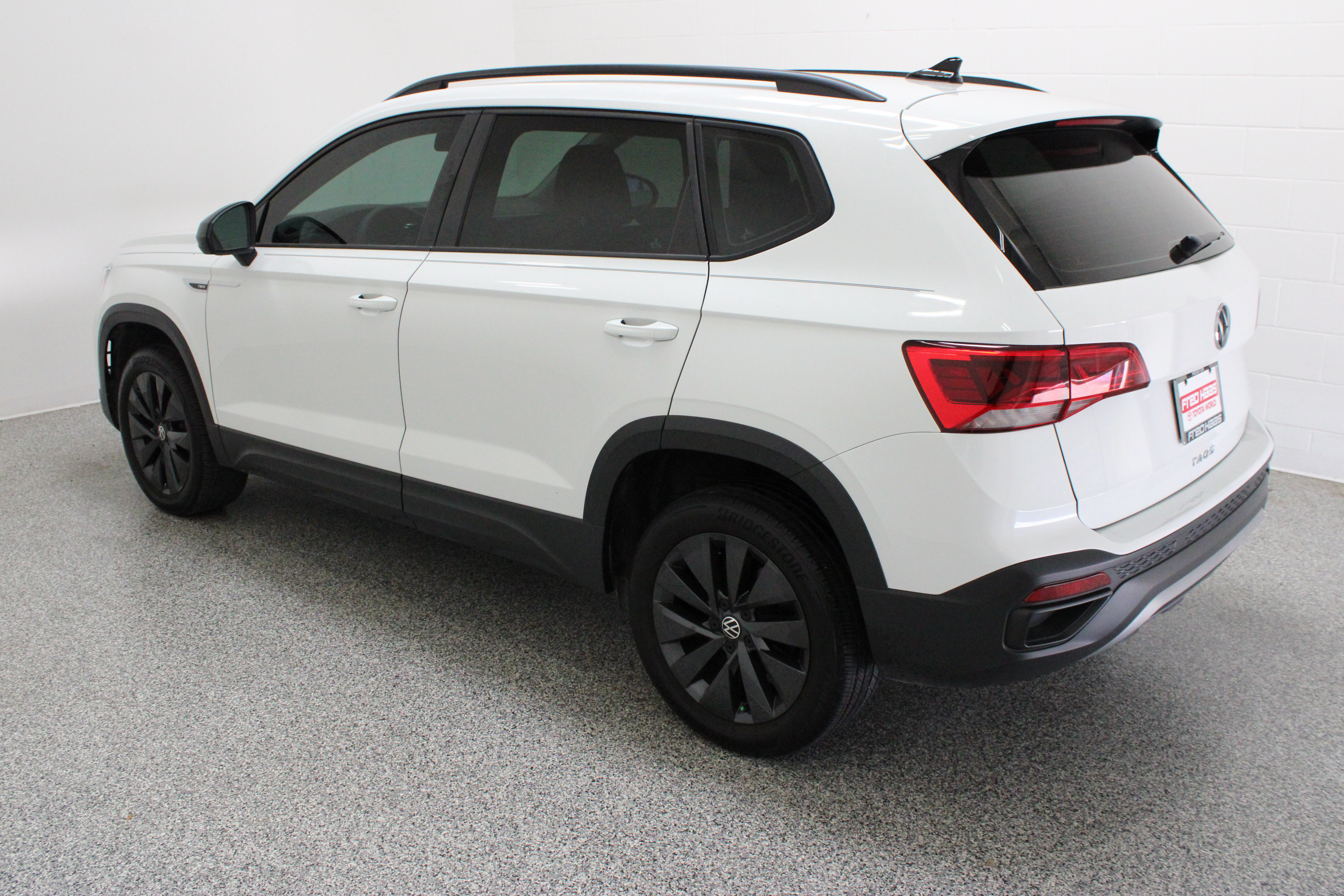 Used 2022 Volkswagen Taos S FWD image 9