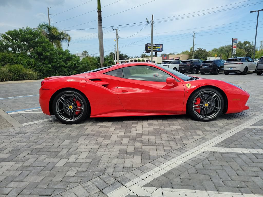 Used 2018 Ferrari 488 GTB RWD image 6