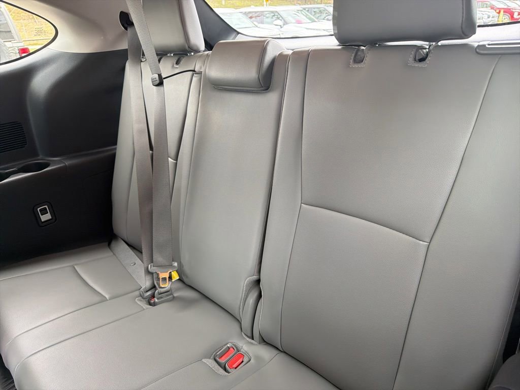Used 2025 Toyota Highlander XLE FWD image 9