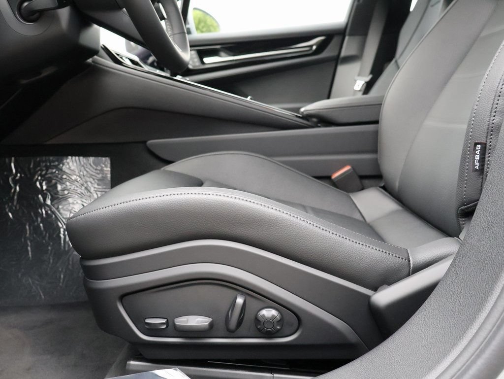 Certified 2025 Porsche Panamera 4 AWD/4WD image 35