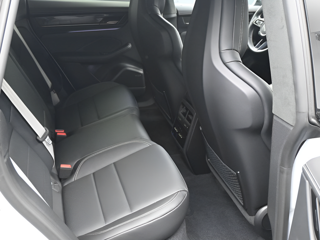 New 2025 Porsche Macan Turbo Electric AWD/4WD image 11