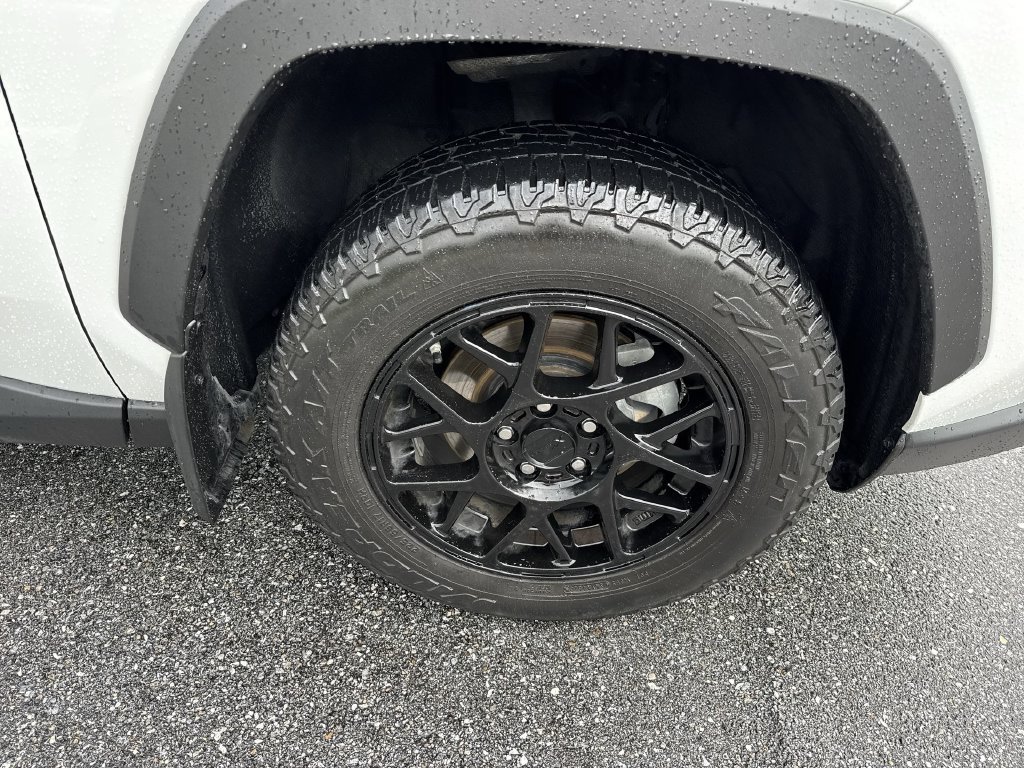 Used 2024 Toyota RAV4 XLE FWD image 59