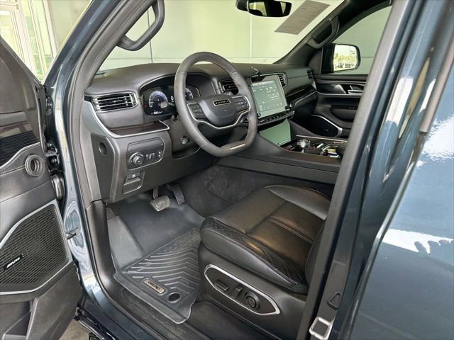 Used 2023 Jeep Wagoneer 2WD image 13