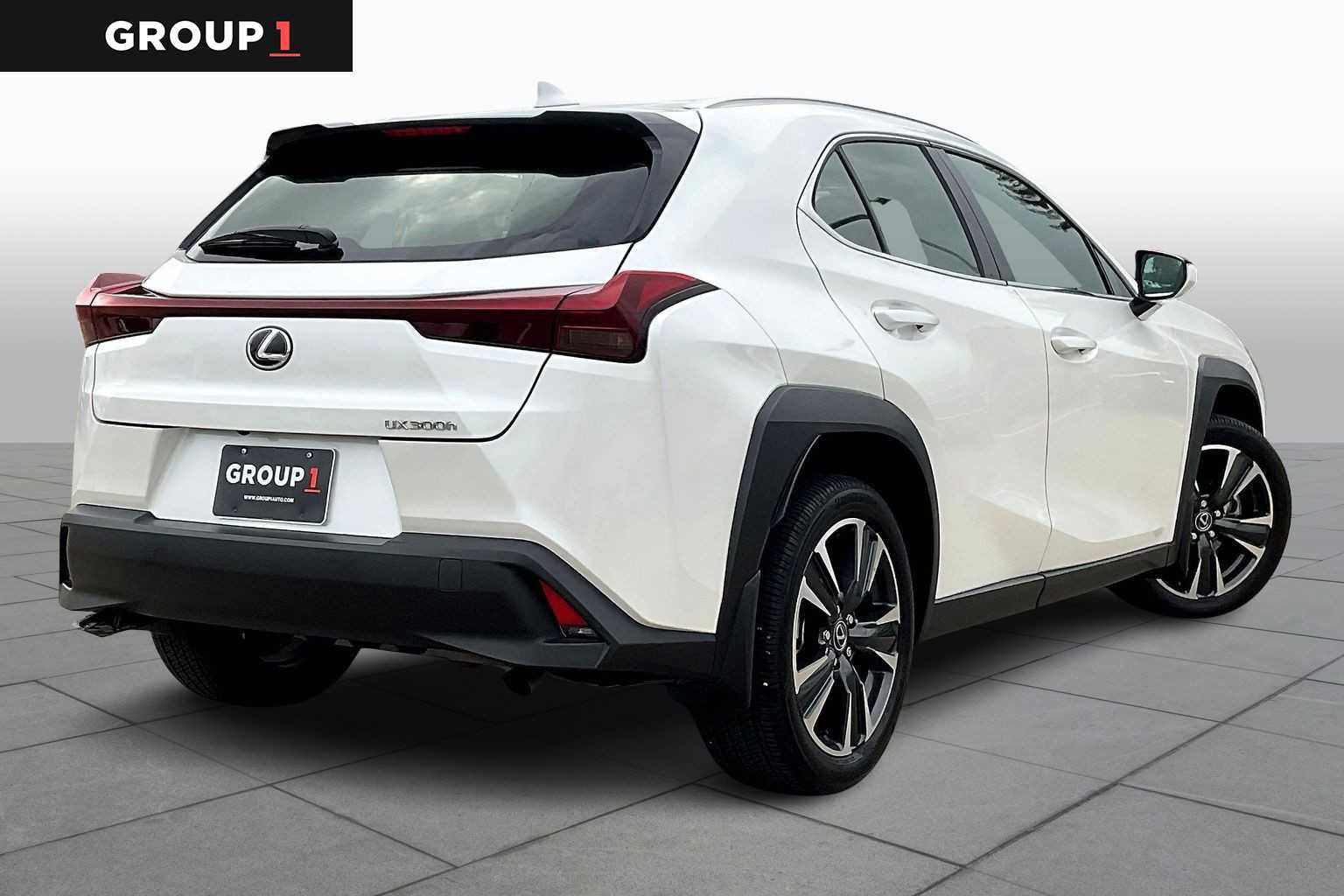 Certified 2025 Lexus UX 300h FWD image 10