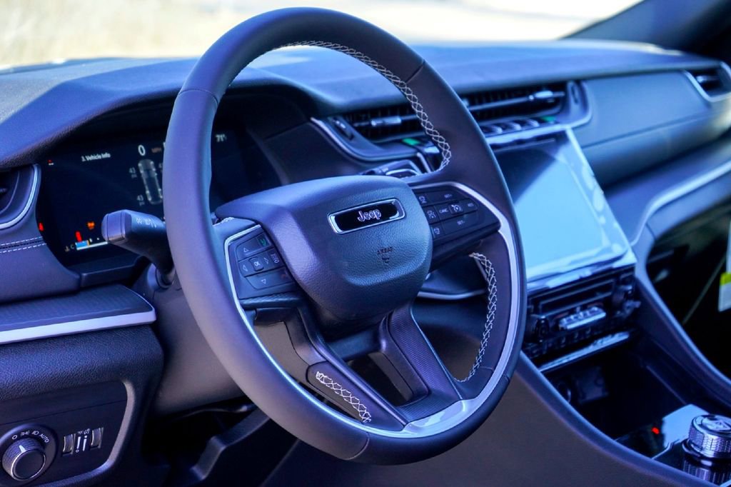 New 2026 Jeep Grand Cherokee Laredo RWD image 9