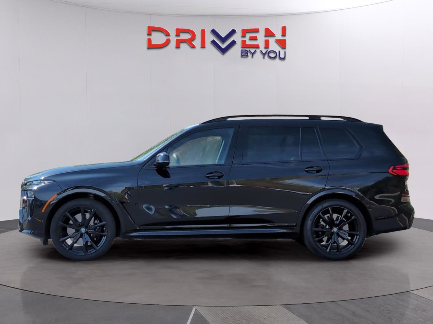 Used 2025 BMW X7 xDrive40i w/ Executive Package image 2