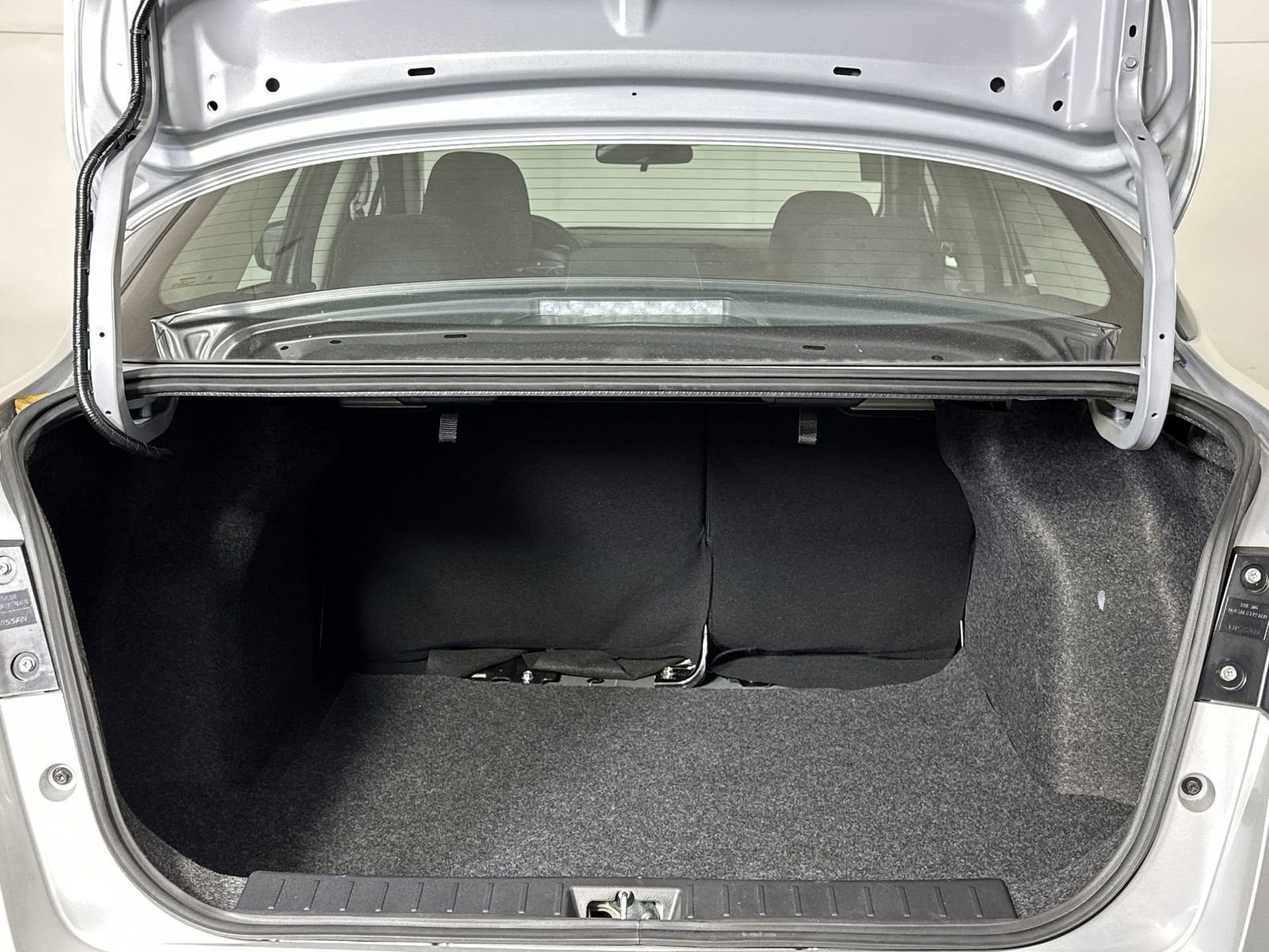 Used 2025 Nissan Versa SR image 25