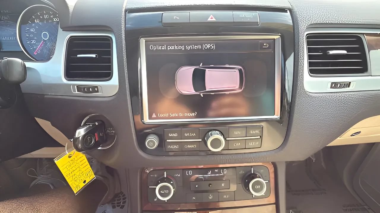 Used 2012 Volkswagen Touareg Executive AWD/4WD image 16