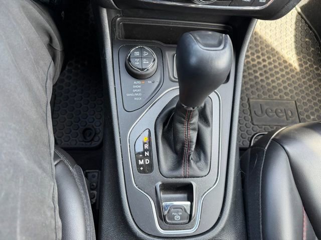 Used 2022 Jeep Cherokee Trailhawk AWD/4WD image 20