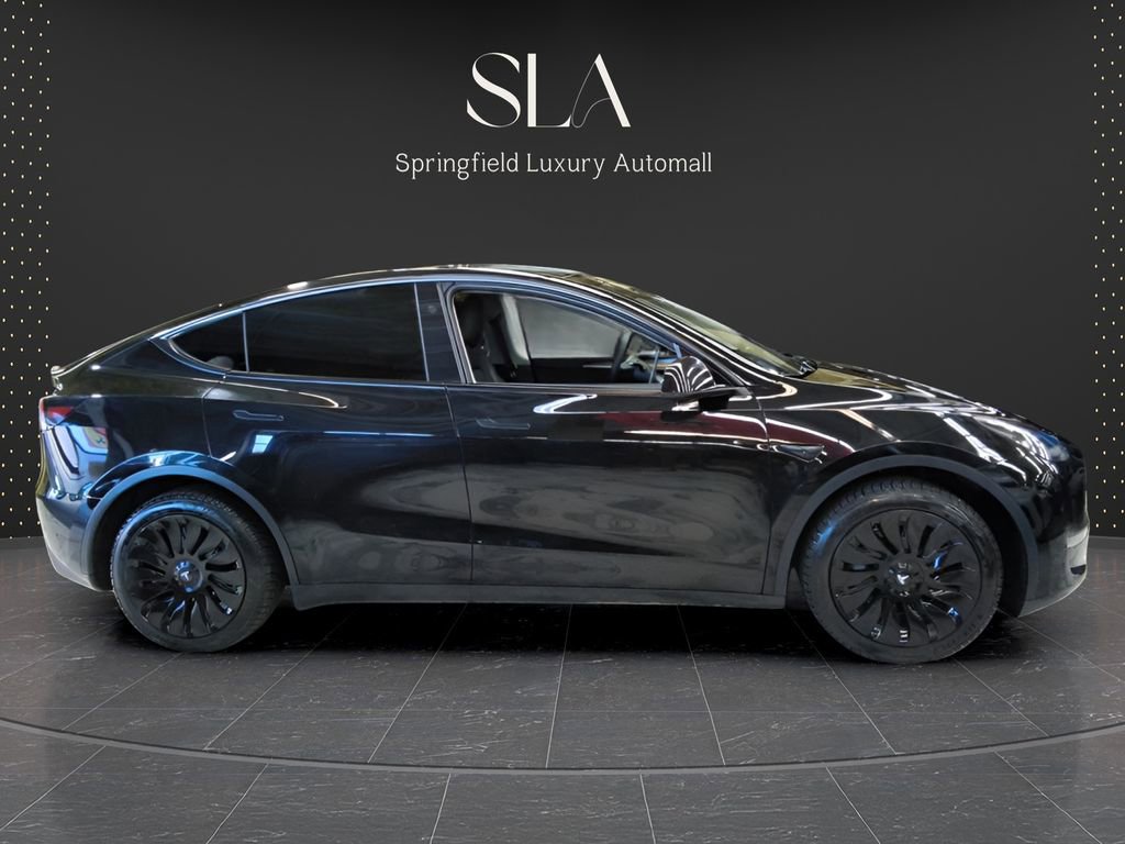Used 2023 Tesla Model Y Long Range image 3