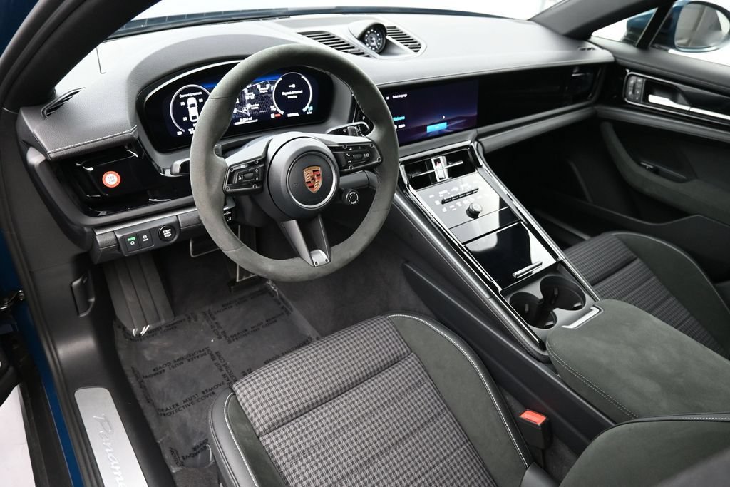 Certified 2026 Porsche Panamera RWD image 4