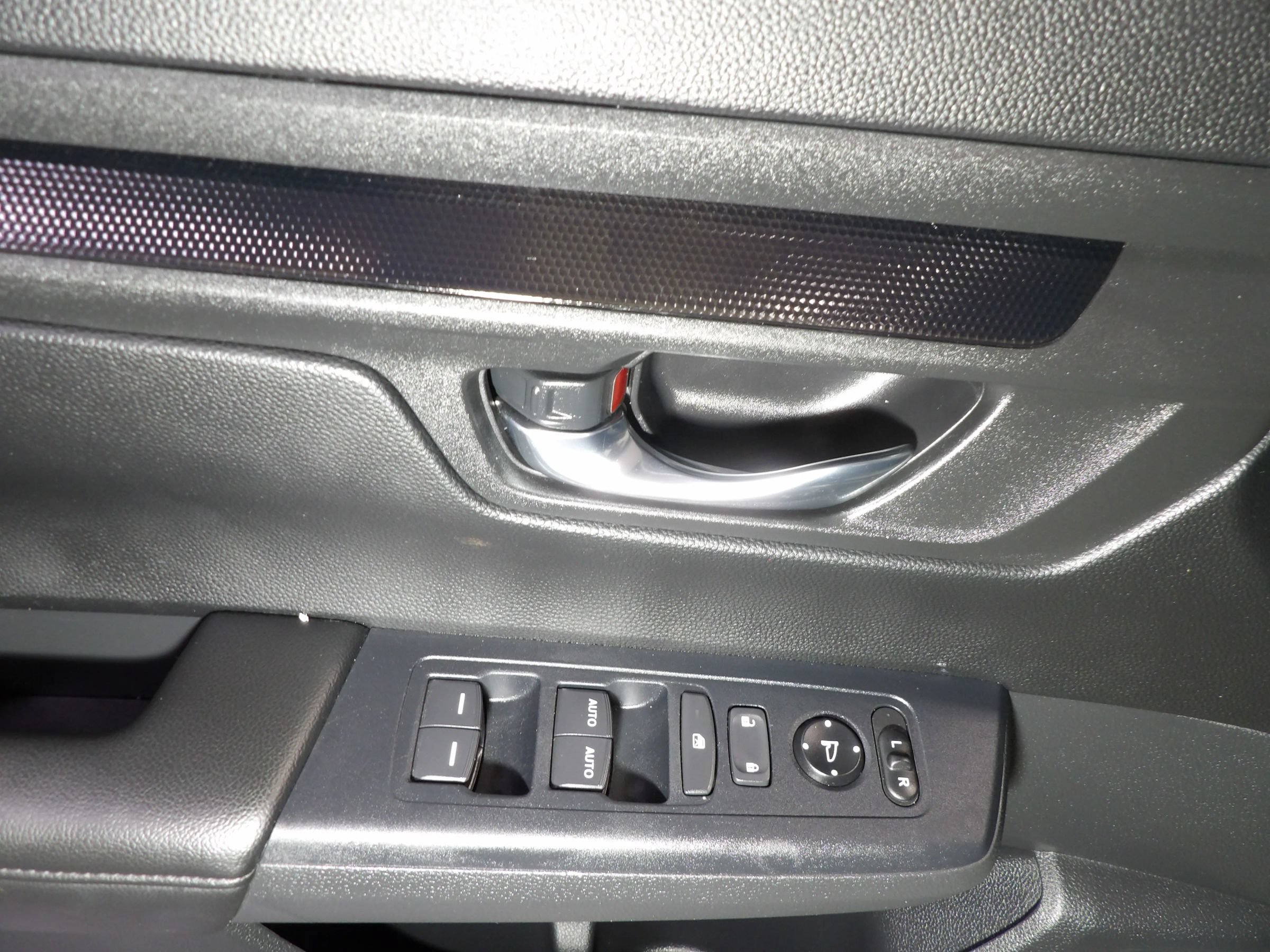 Used 2025 Honda CR-V EX image 9