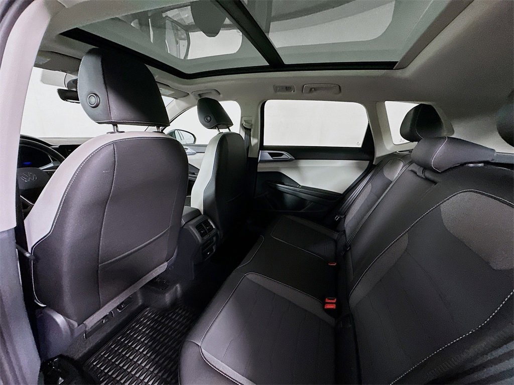 New 2025 Volkswagen Taos SE image 4