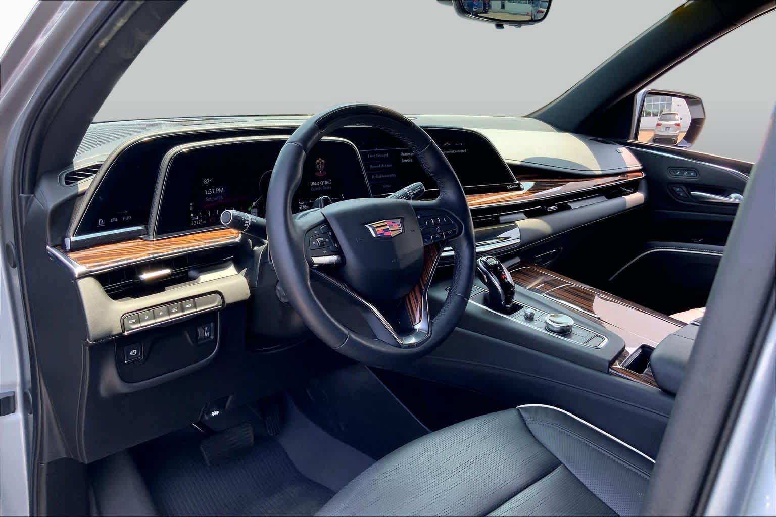 Used 2023 Cadillac Escalade Premium Luxury w/ LPO, Floor Liner Package AWD/4WD image 16