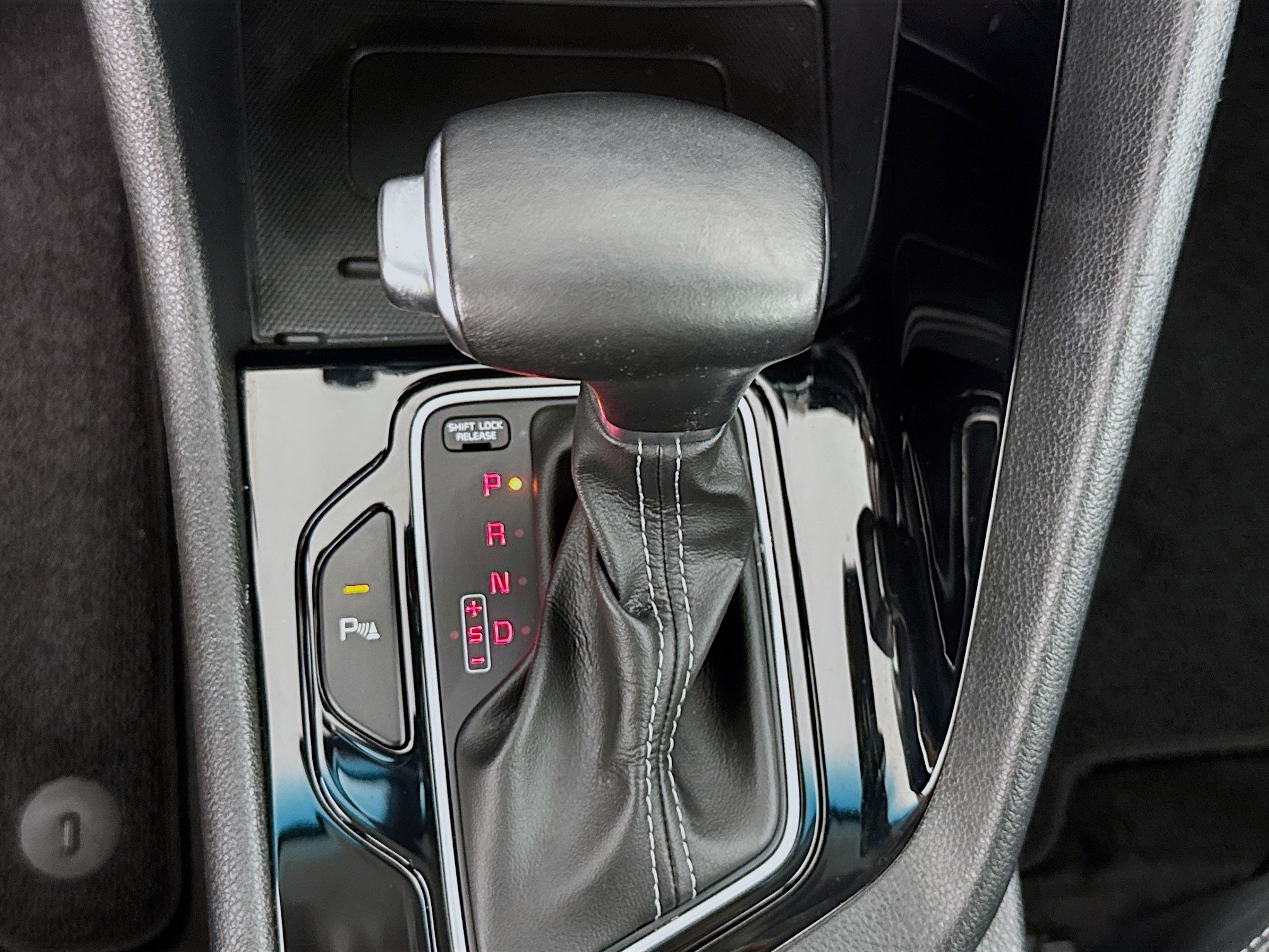 Used 2019 Kia Niro Touring FWD image 18