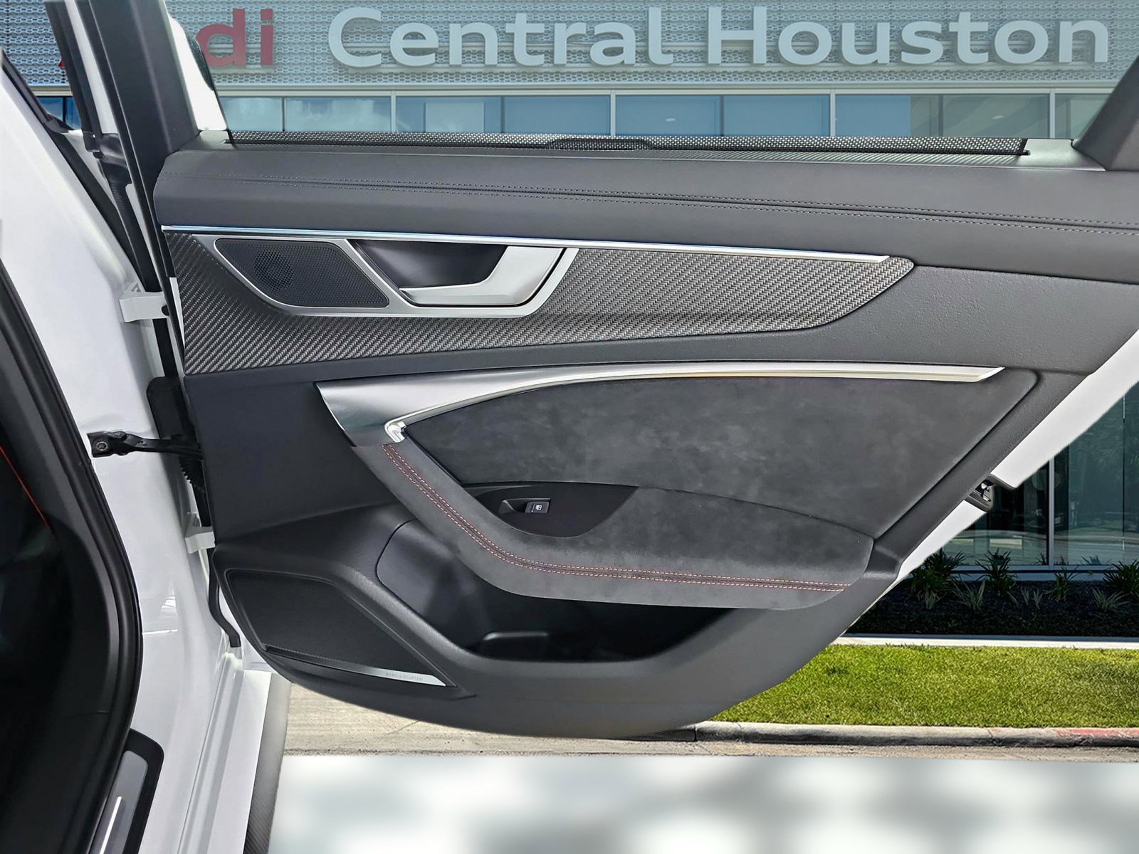 New 2025 Audi RS 6 performance image 27