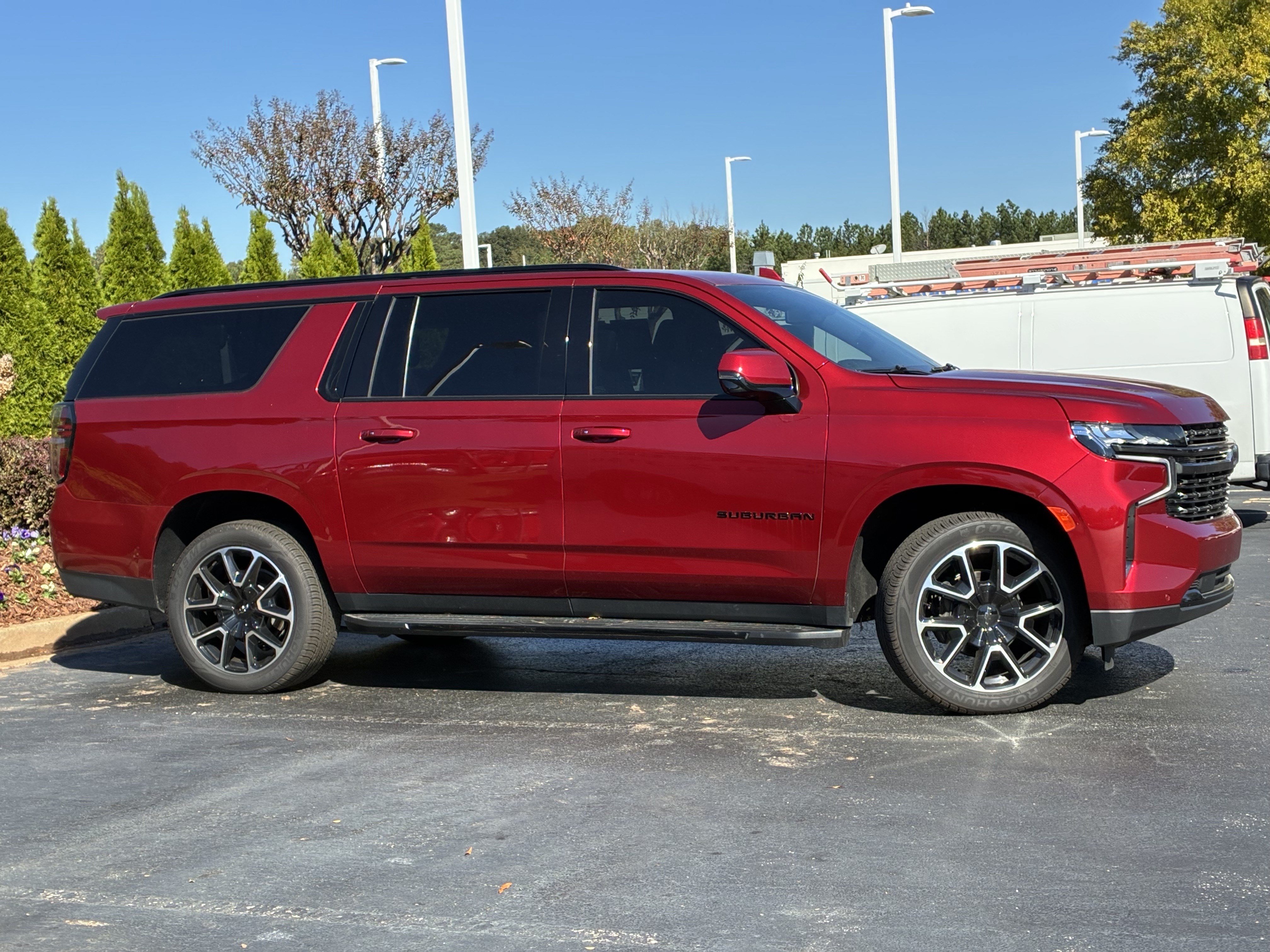 Used 2022 Chevrolet Suburban RST w/ Luxury Package AWD/4WD image 3