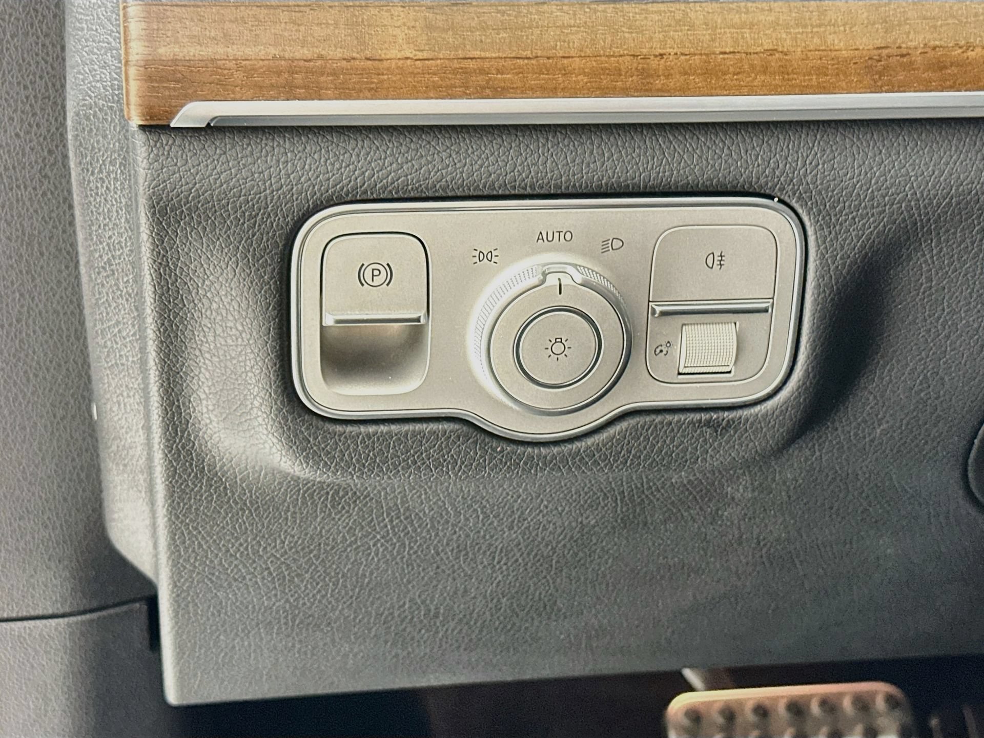 Used 2024 Mercedes-Benz GLS 450 4MATIC image 11