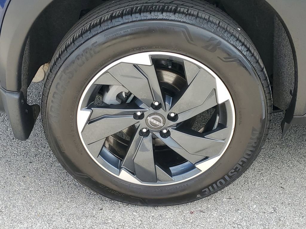 Used 2024 Nissan Rogue SV AWD/4WD image 5