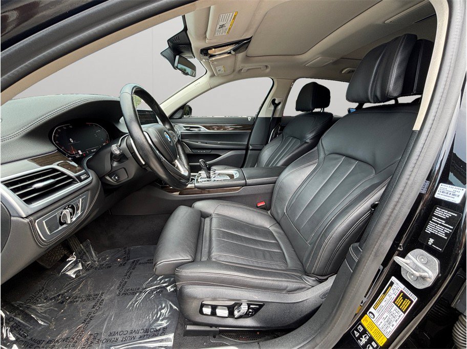 Used 2021 BMW 740i xDrive AWD/4WD image 2
