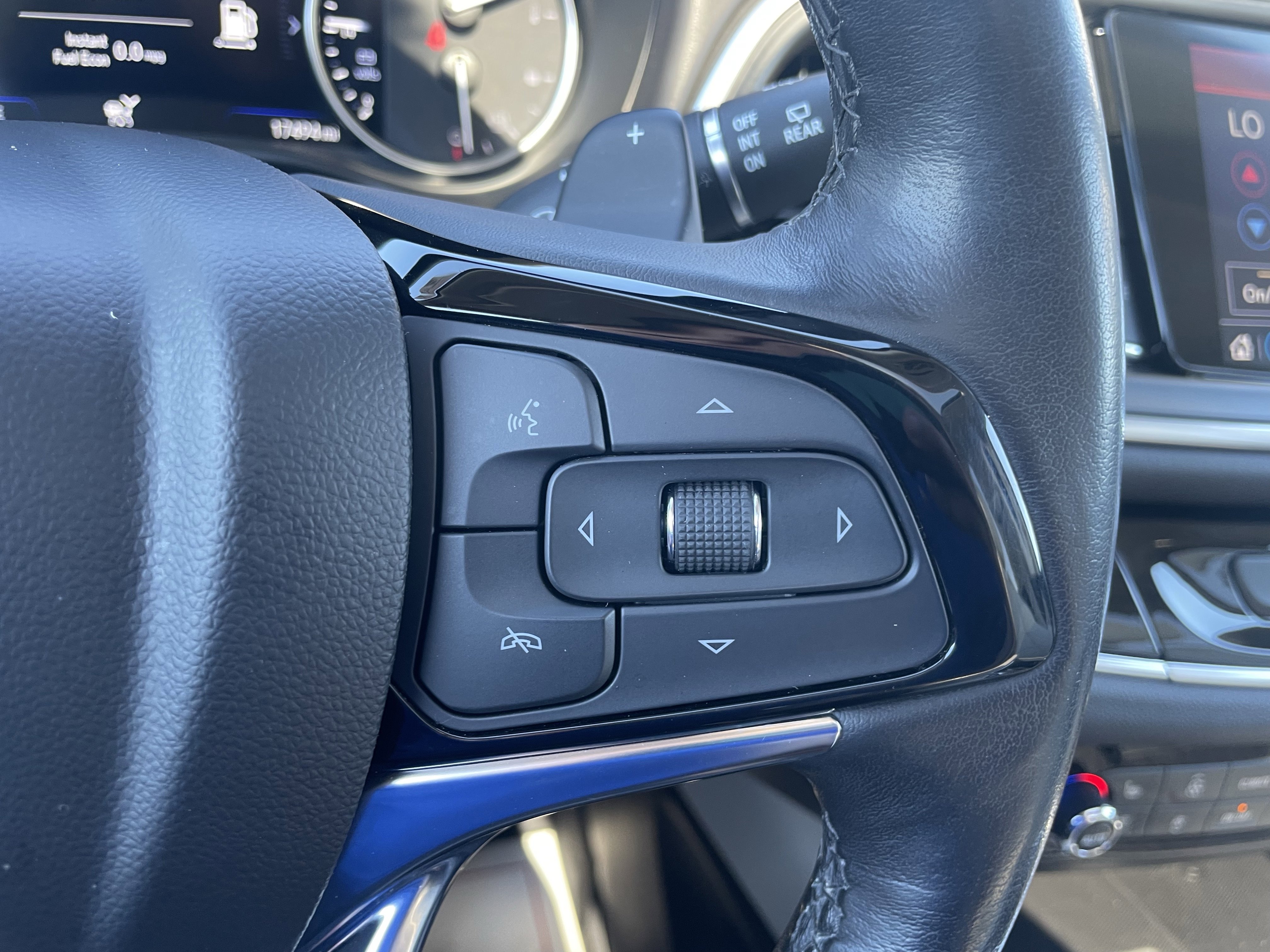 Used 2023 Buick Enclave Avenir w/ Trailering Package, 5000 lbs. AWD/4WD image 16