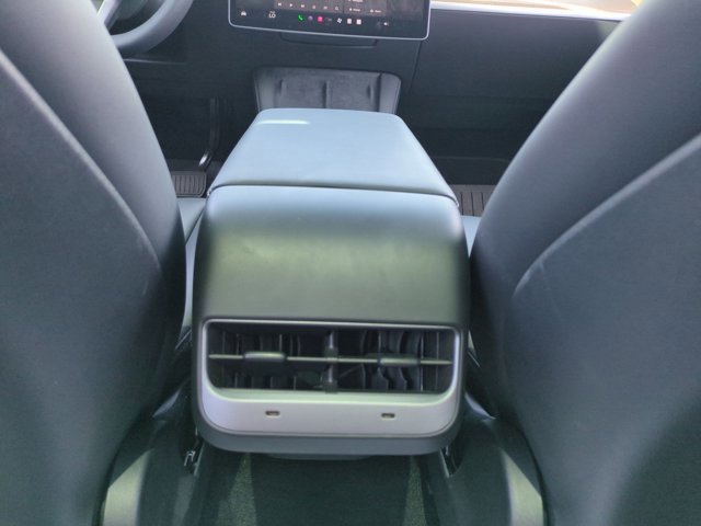 Used 2025 Tesla Model Y Long Range RWD image 17
