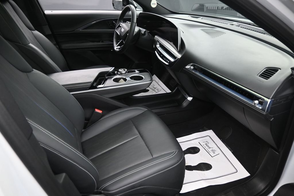 Used 2024 Cadillac Lyriq Sport AWD/4WD image 31