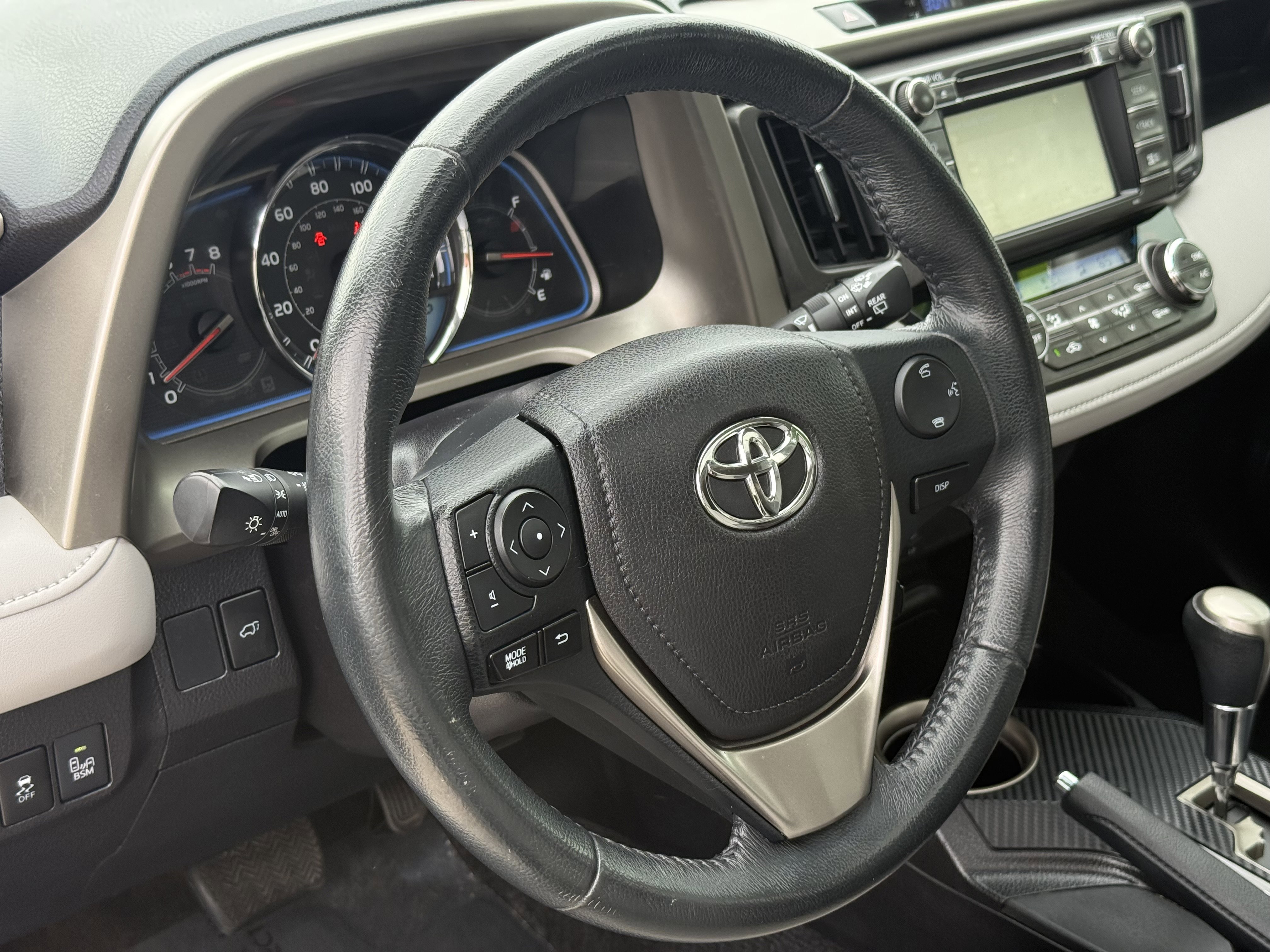 Used 2015 Toyota RAV4 Limited image 13
