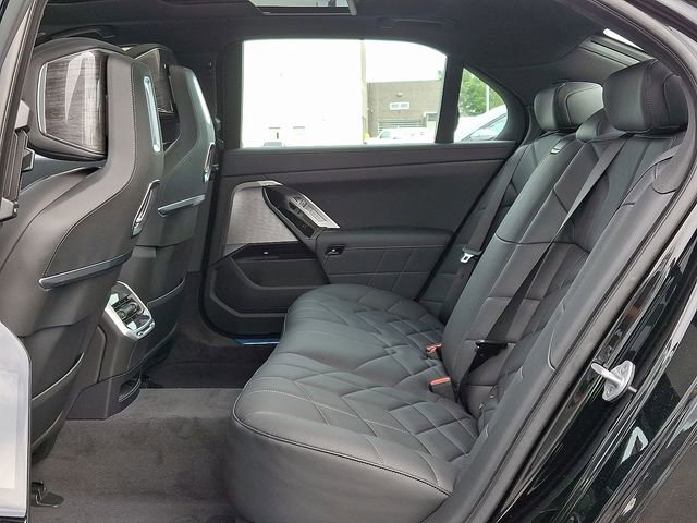 New 2025 BMW 750e xDrive w/ Executive Package image 10