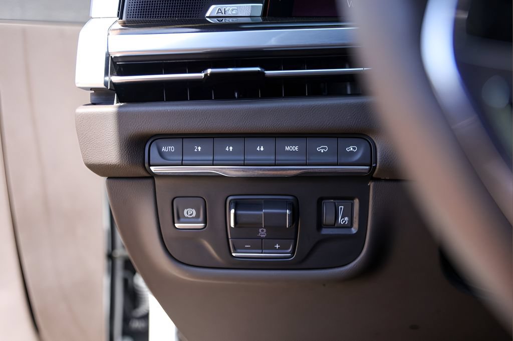 Certified 2025 Cadillac Escalade ESV Premium Luxury w/ Touring Package AWD/4WD image 14