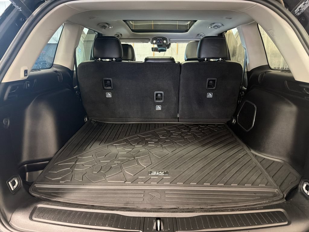 Used 2022 Jeep Grand Cherokee Limited w/ Luxury Tech Group II AWD/4WD image 19