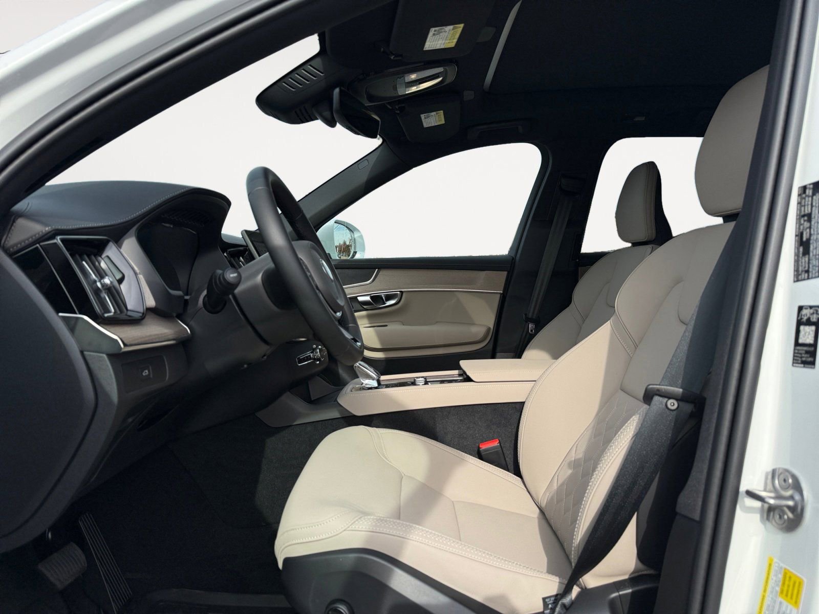 New 2026 Volvo XC90 B5 Plus w/ Protection Package Premier image 9