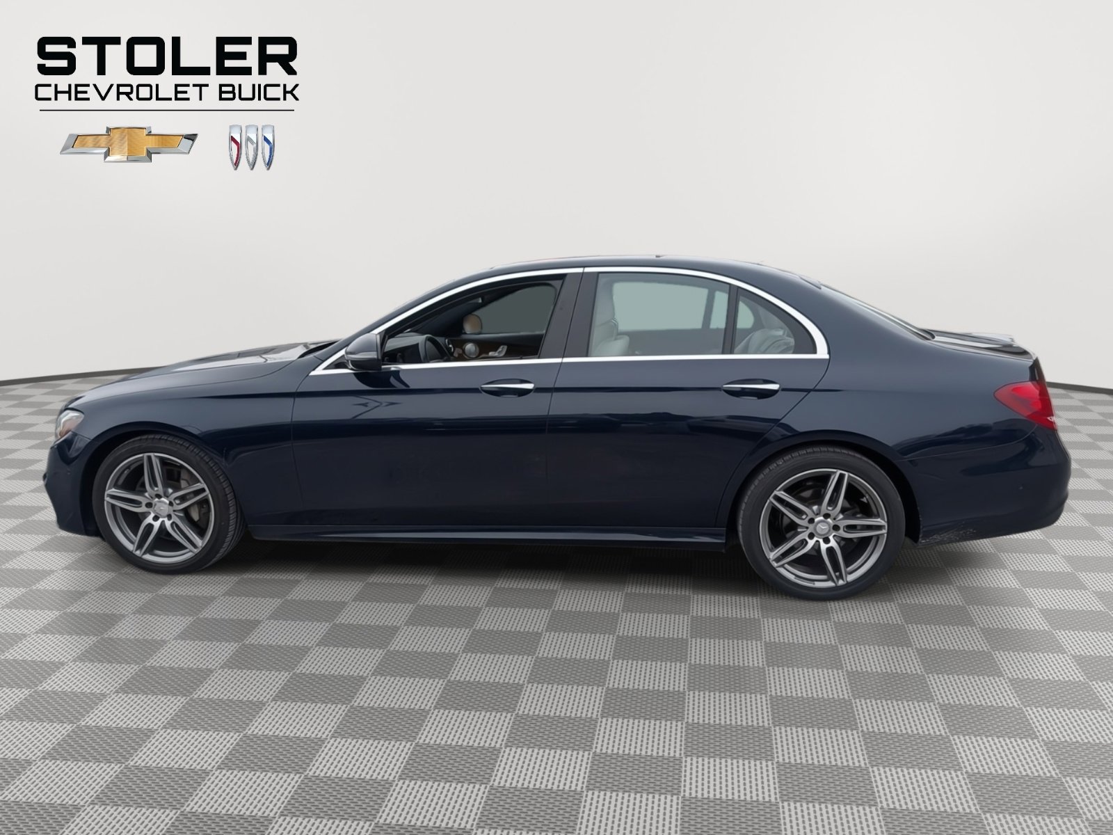 Used 2017 Mercedes-Benz E 300 4MATIC image 2