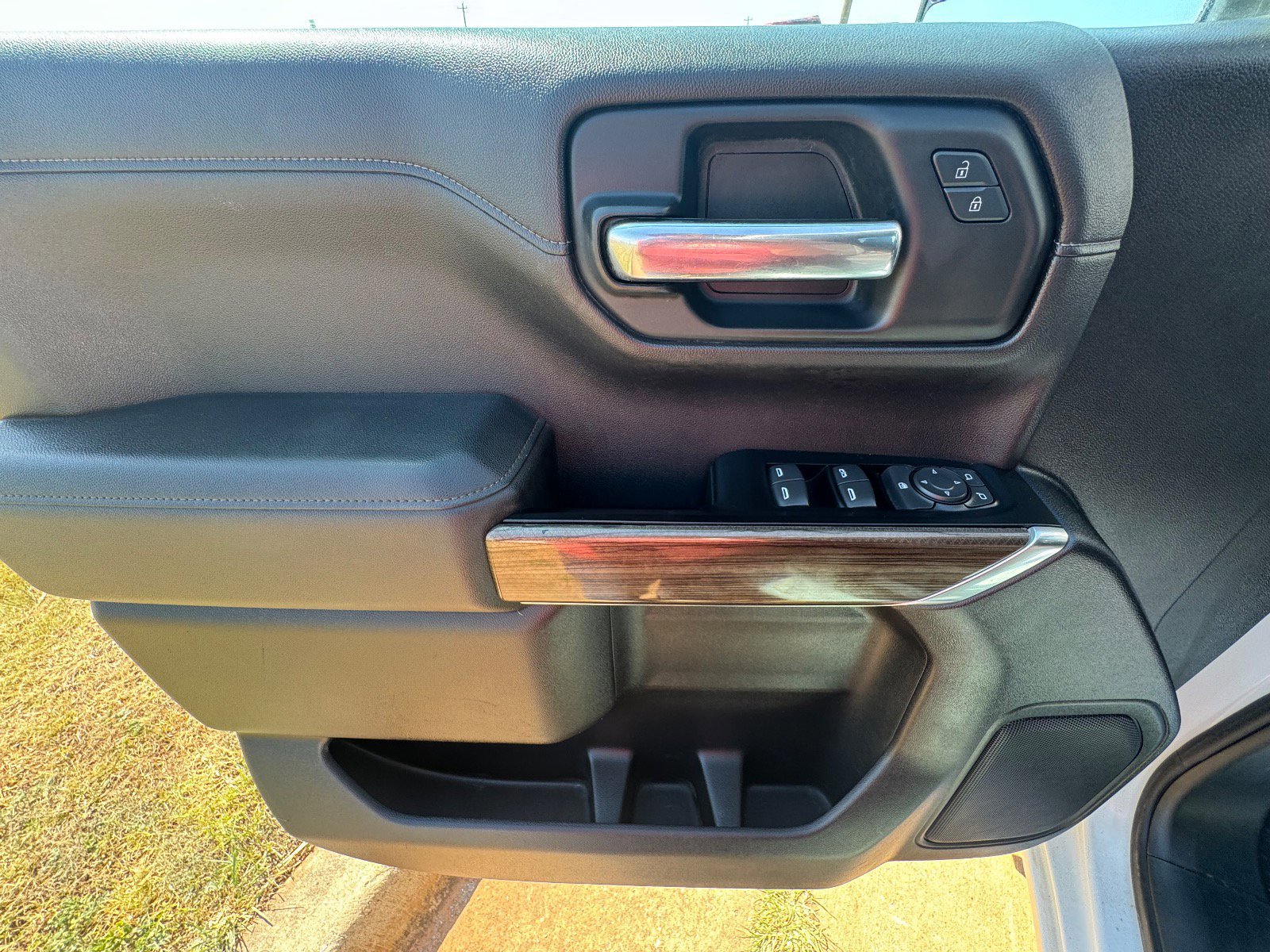 Used 2019 Chevrolet Silverado 1500 LT w/ Trailering Package image 12