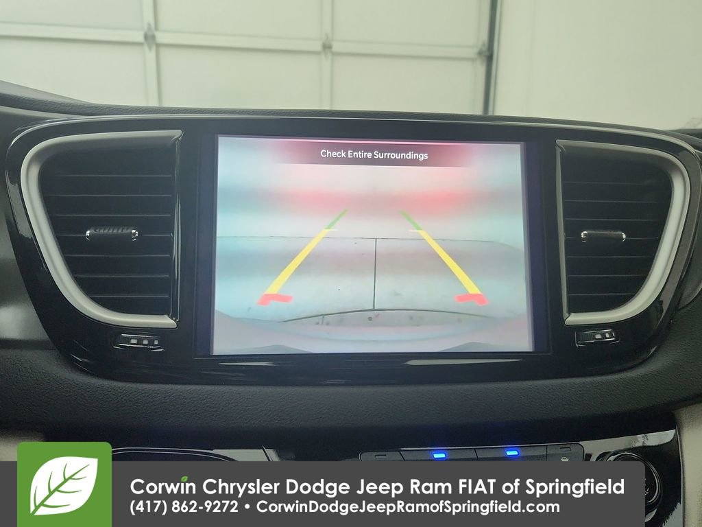 Certified 2024 Chrysler Pacifica Touring-L image 25