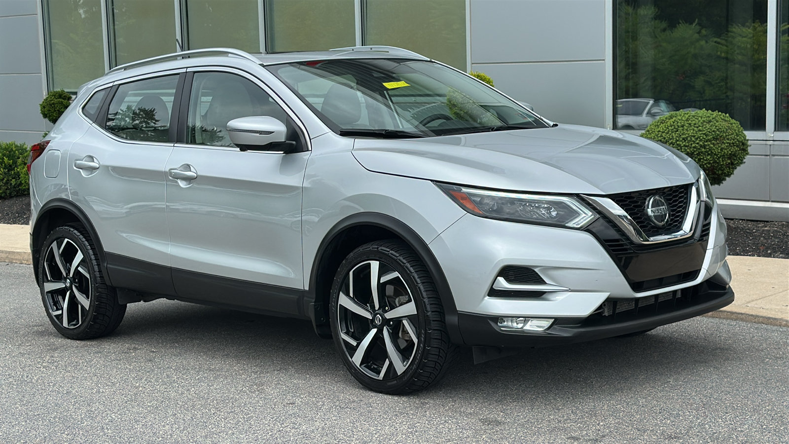 Used 2021 Nissan Rogue Sport SL w/ Premium Package AWD/4WD image 2