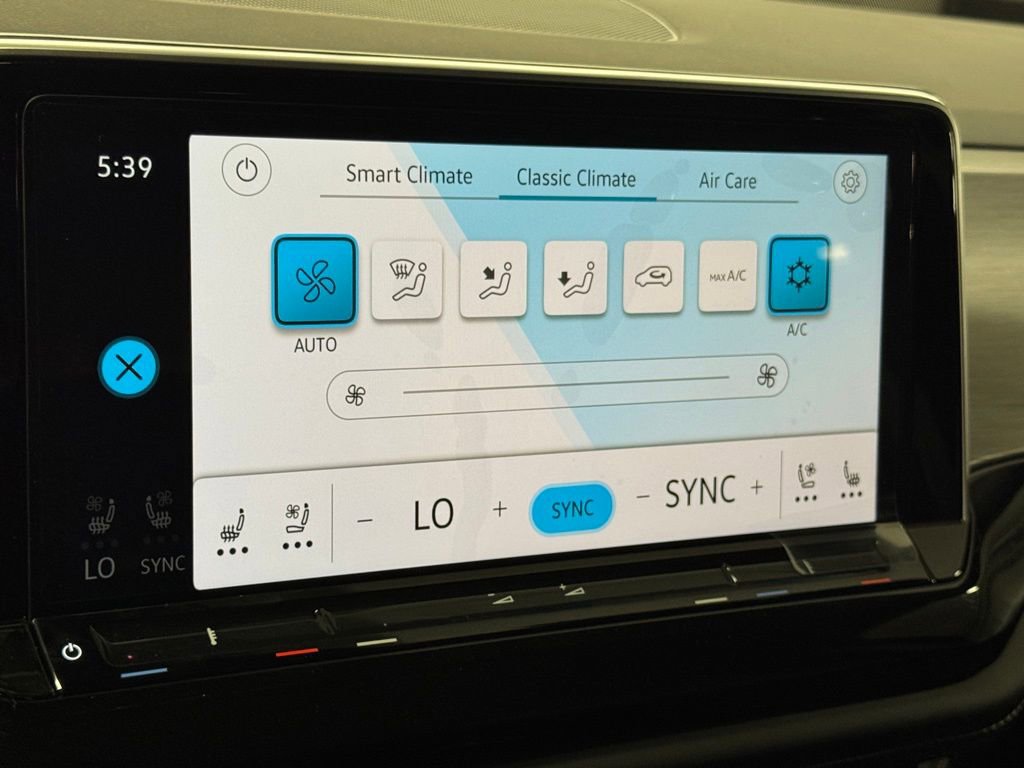 New 2026 Volkswagen Atlas Cross Sport SE image 17