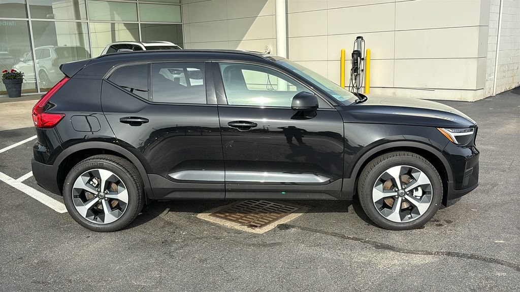 New 2026 Volvo XC40 B5 Core w/ Climate Package AWD/4WD image 28