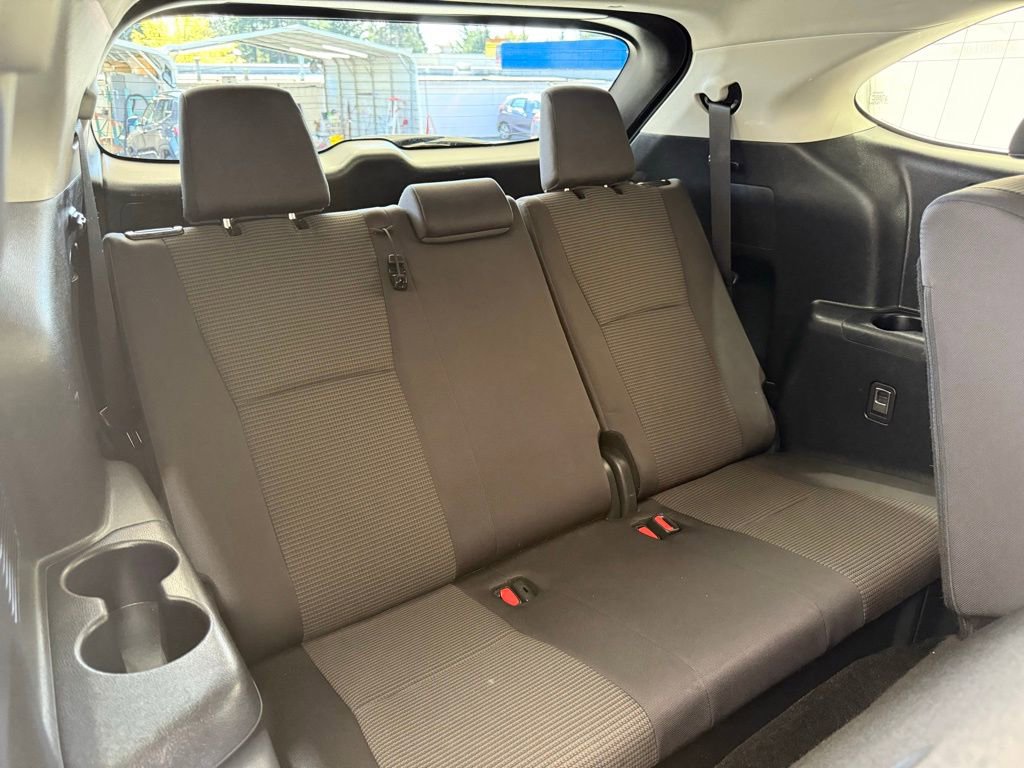 Used 2025 Toyota Highlander LE image 29