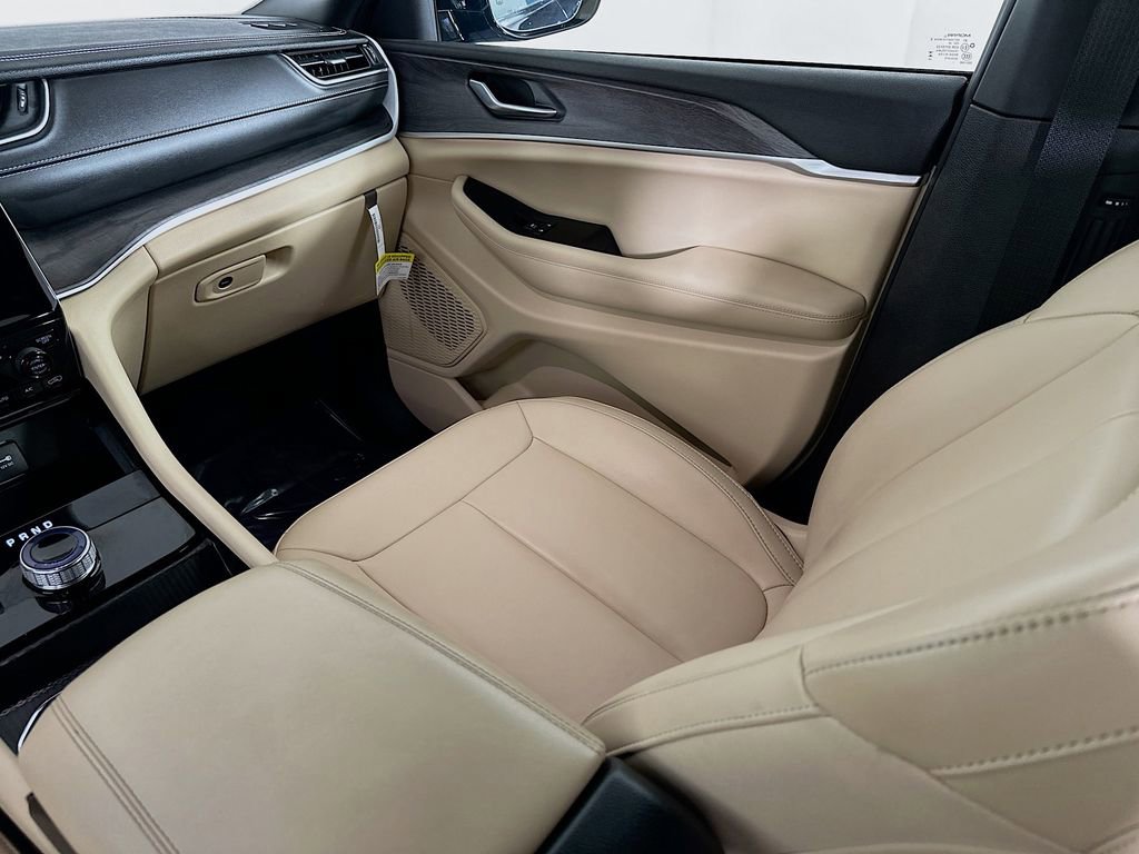 Certified 2025 Jeep Grand Cherokee L Limited image 34
