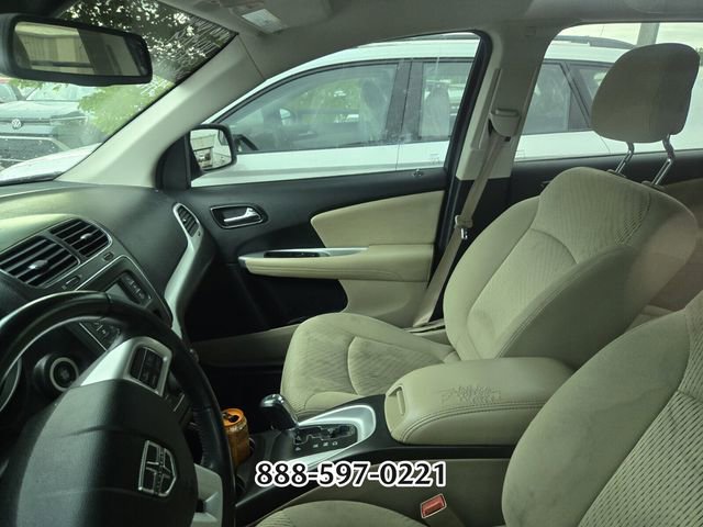 Used 2020 Dodge Journey SE w/ SE Popular Equipment Group image 2