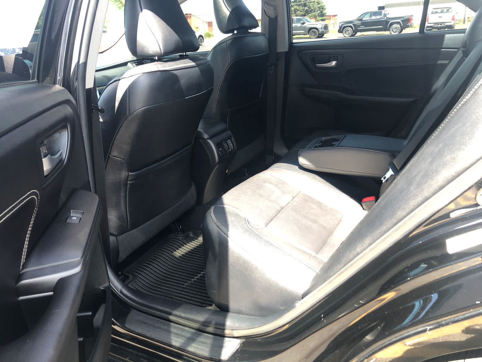 Used 2017 Toyota Camry XLE FWD image 23