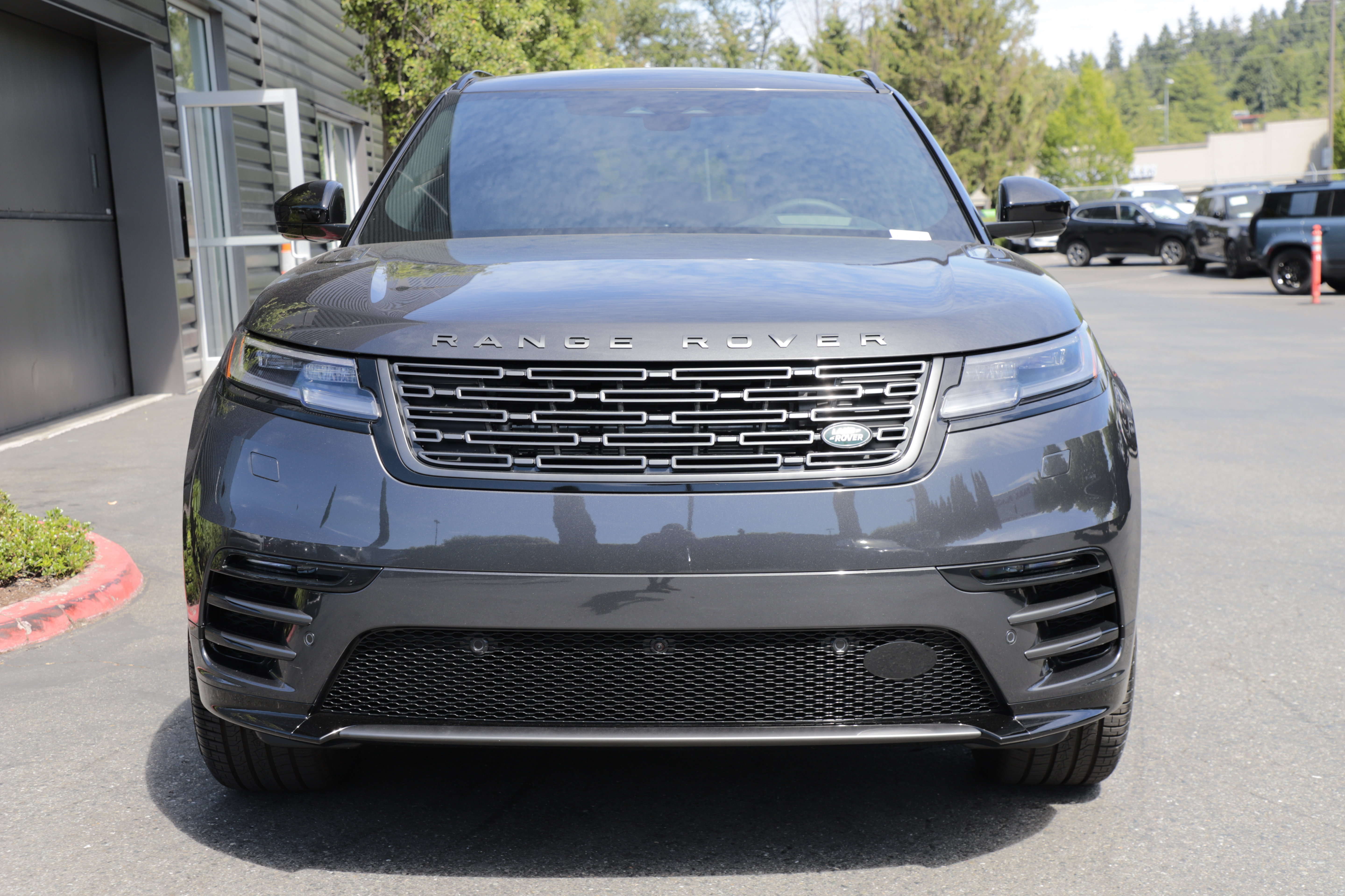 New 2026 Land Rover Range Rover Velar Dynamic SE AWD/4WD image 4