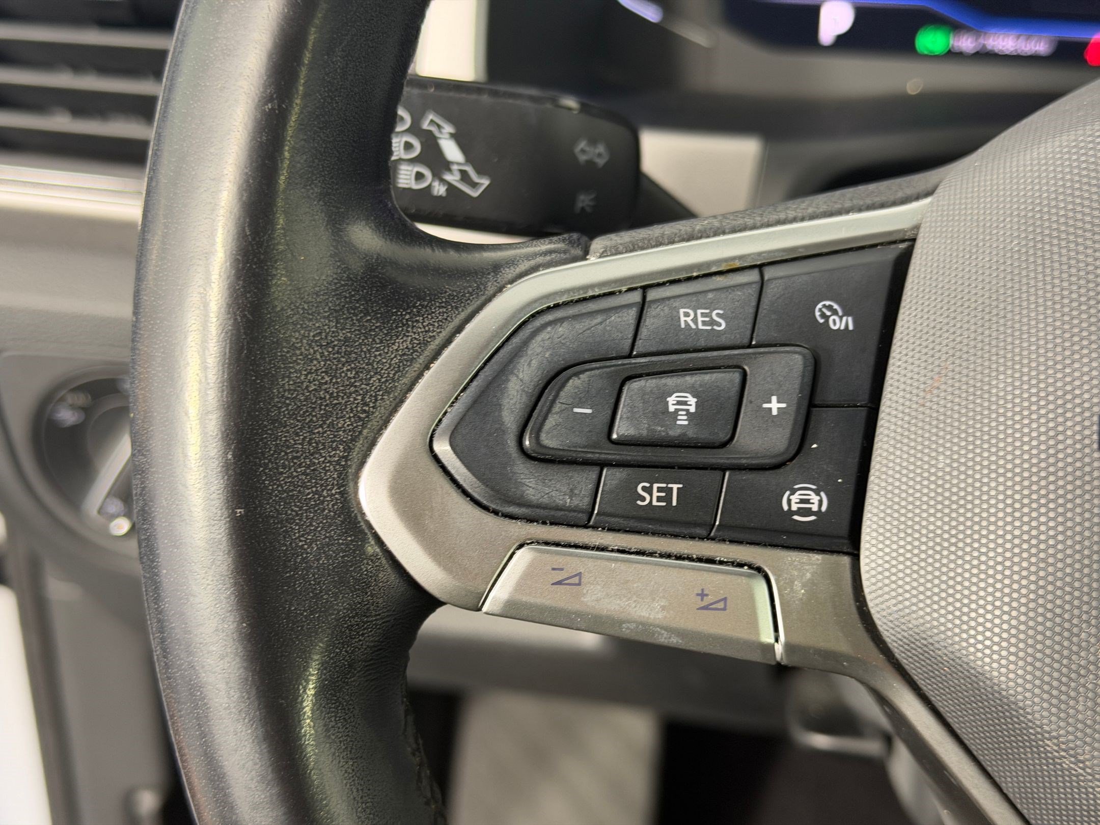 Used 2020 Volkswagen Atlas Cross Sport SEL Premium AWD/4WD image 17