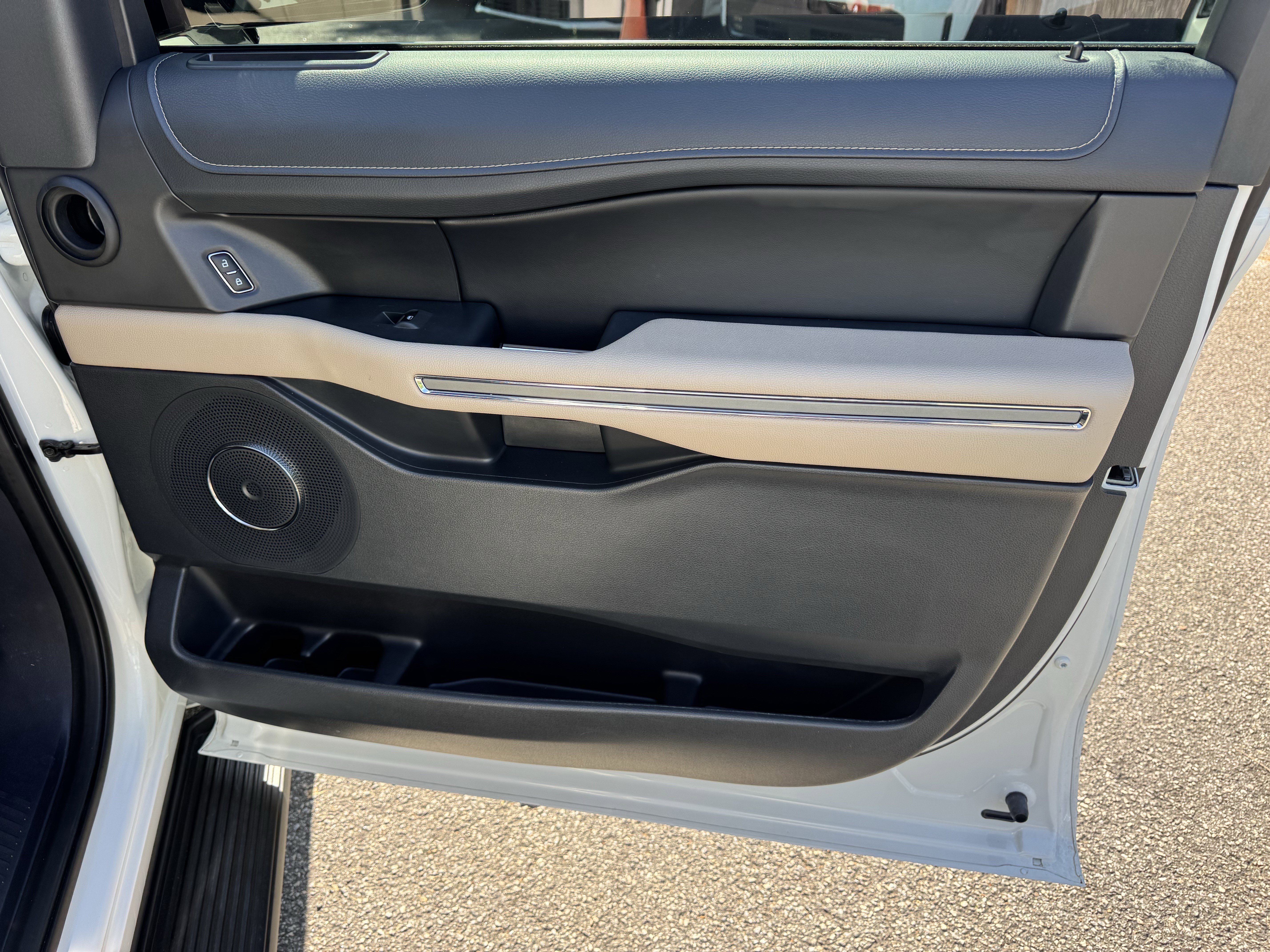 Used 2024 Ford Expedition Max XLT RWD image 14