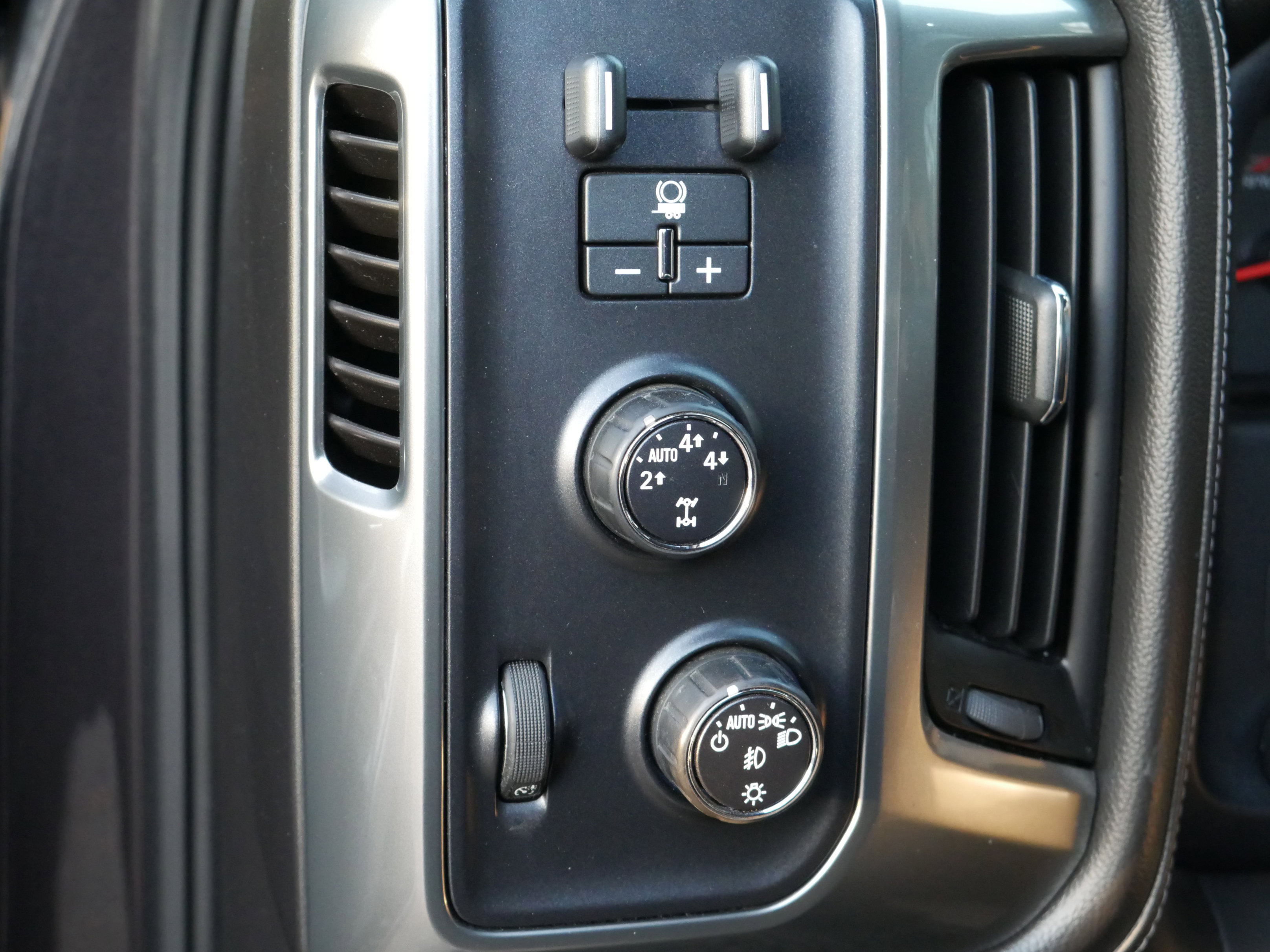 Used 2016 Chevrolet Silverado 1500 LTZ Z71 w/ LTZ Plus Package image 6