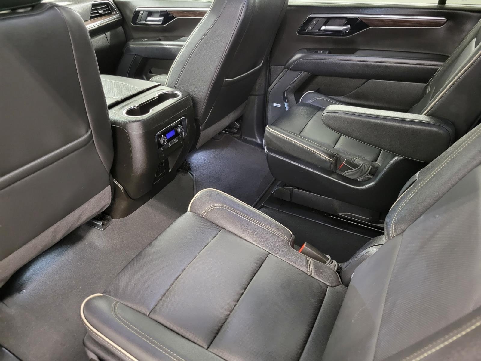Used 2025 Chevrolet Suburban Premier AWD/4WD image 22